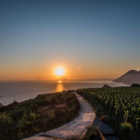 Tenuta Di Castellaro Winery & Resort Липари Екстериор снимка