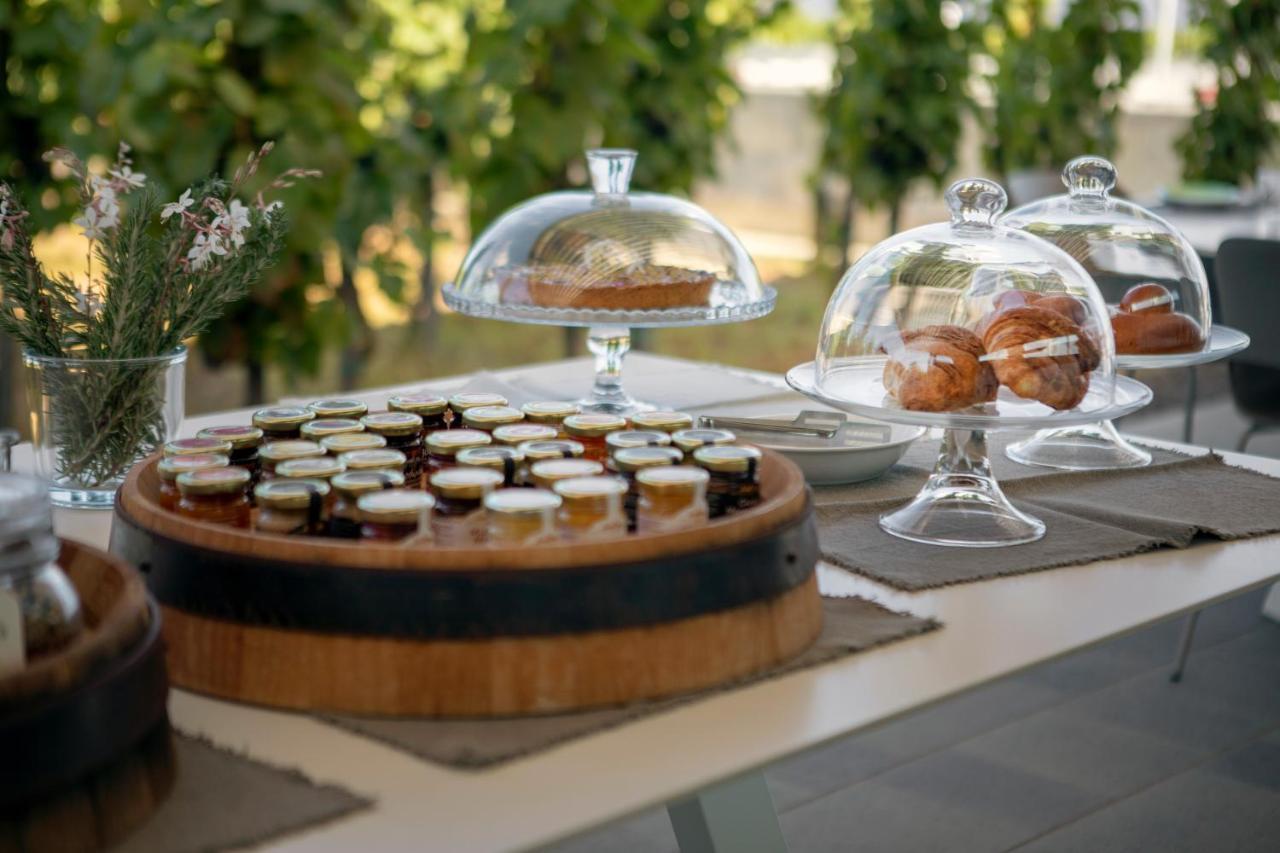 Tenuta Di Castellaro Winery & Resort Липари Екстериор снимка