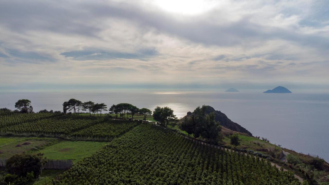 Tenuta Di Castellaro Winery & Resort Липари Екстериор снимка