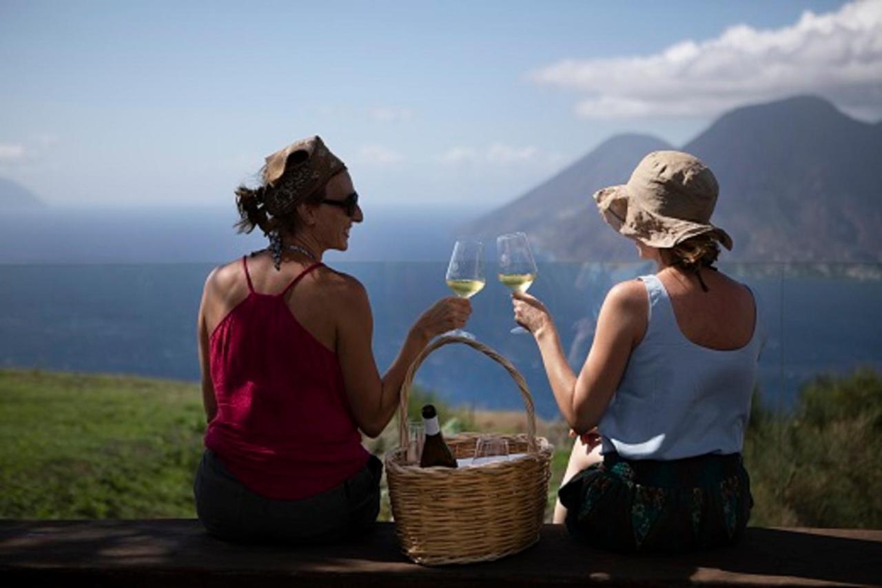 Tenuta Di Castellaro Winery & Resort Липари Екстериор снимка