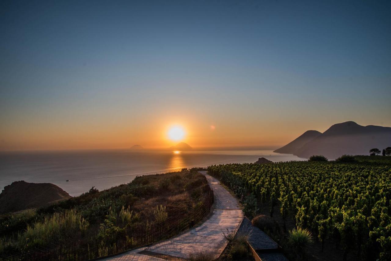Tenuta Di Castellaro Winery & Resort Липари Екстериор снимка