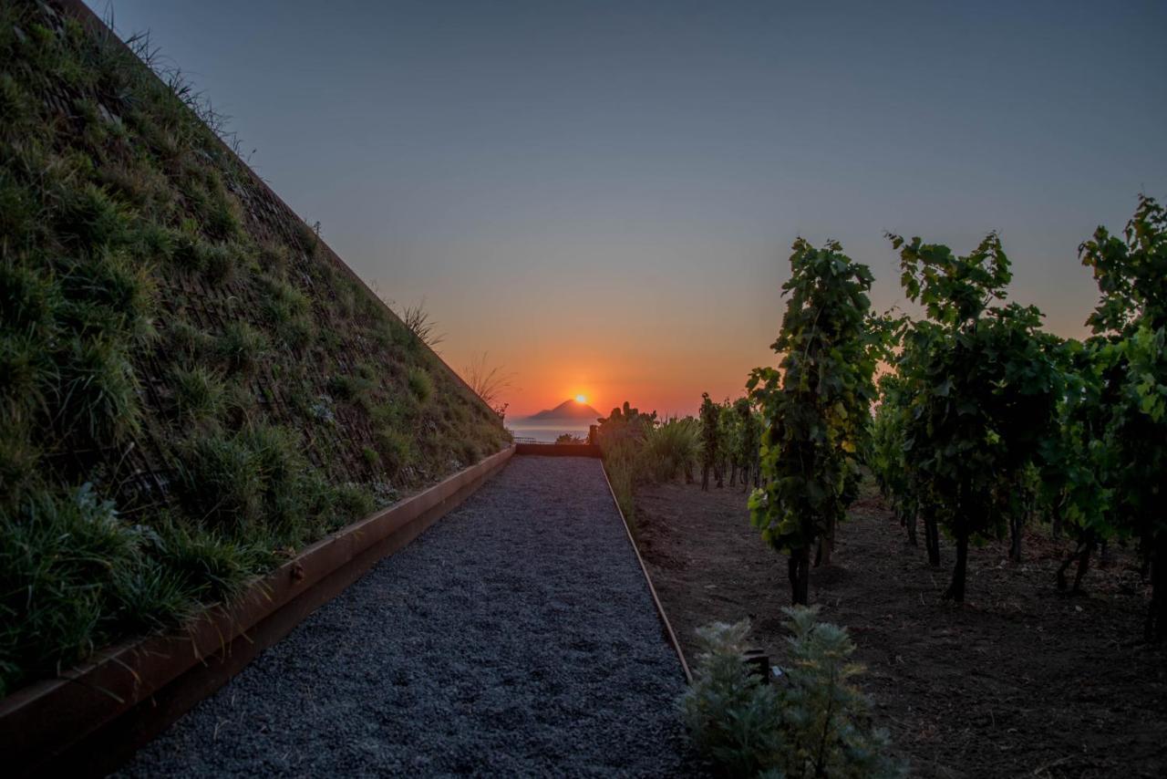 Tenuta Di Castellaro Winery & Resort Липари Екстериор снимка