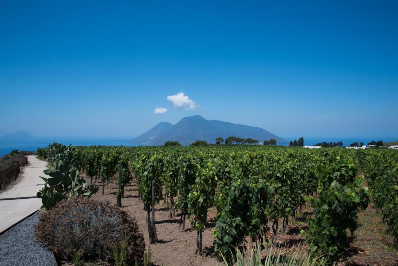 Tenuta Di Castellaro Winery & Resort Липари Екстериор снимка