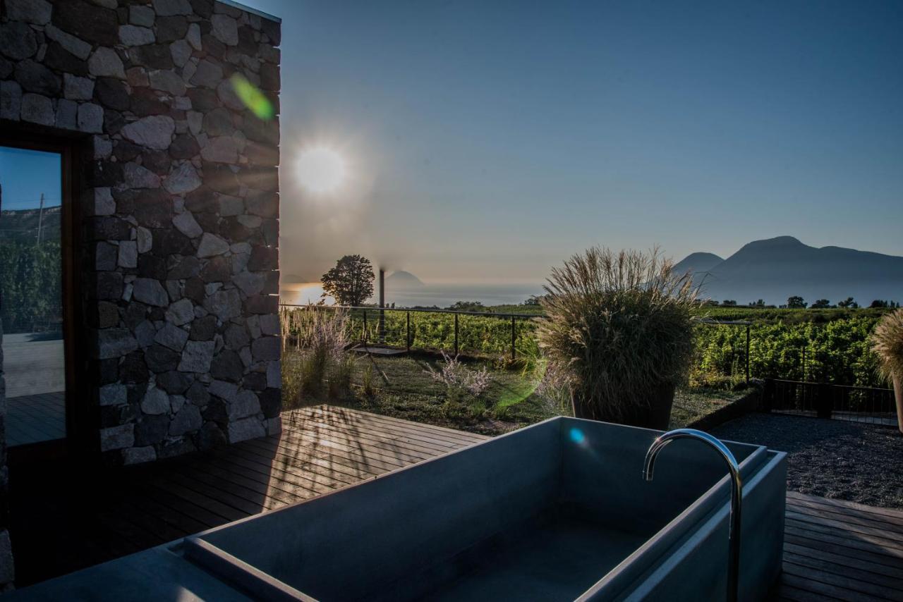 Tenuta Di Castellaro Winery & Resort Липари Екстериор снимка